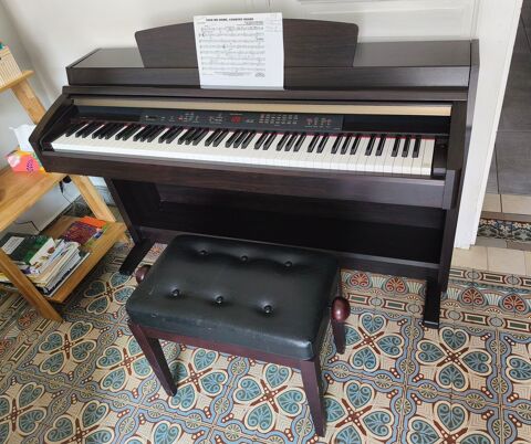 Yamaha Clavinova CLP-230 ? Piano num�rique 88 touches 450 Givenchy-en-Gohelle (62)