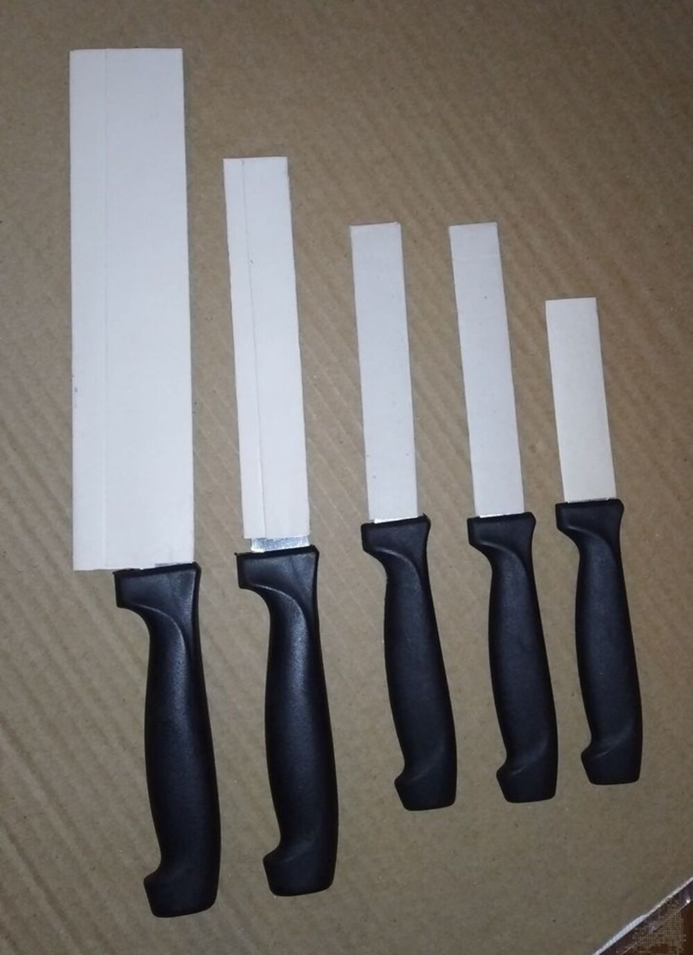 Couteaux &agrave; lame finement dentel&eacute;e neufs (jeu de 5) Electroménager
