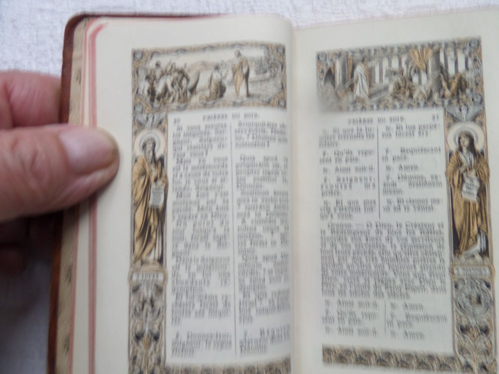 3 misels et 35 images religieuses
