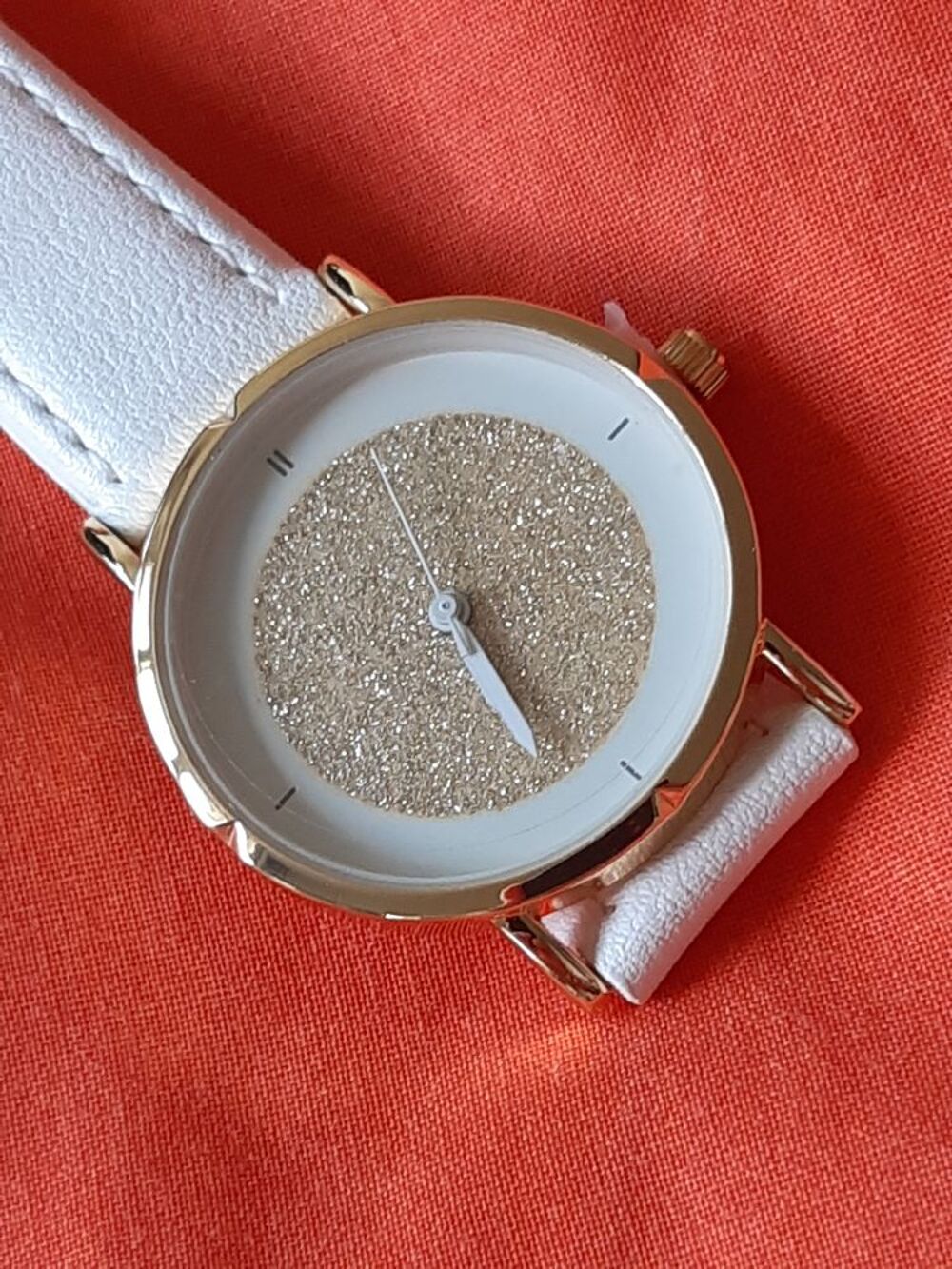Montre blanche Trendy - La touche brillante de votre look - Bijoux et montres
