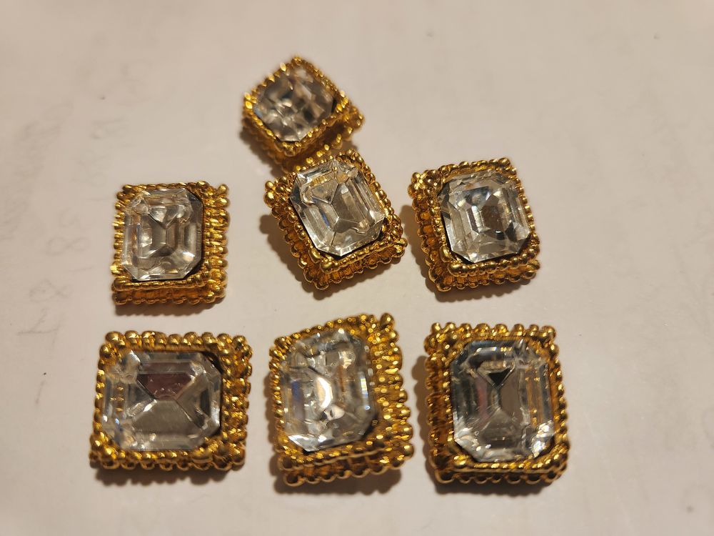 Lot de 7 Boutons rectangle dor&eacute; strass crystal Bijoux et montres