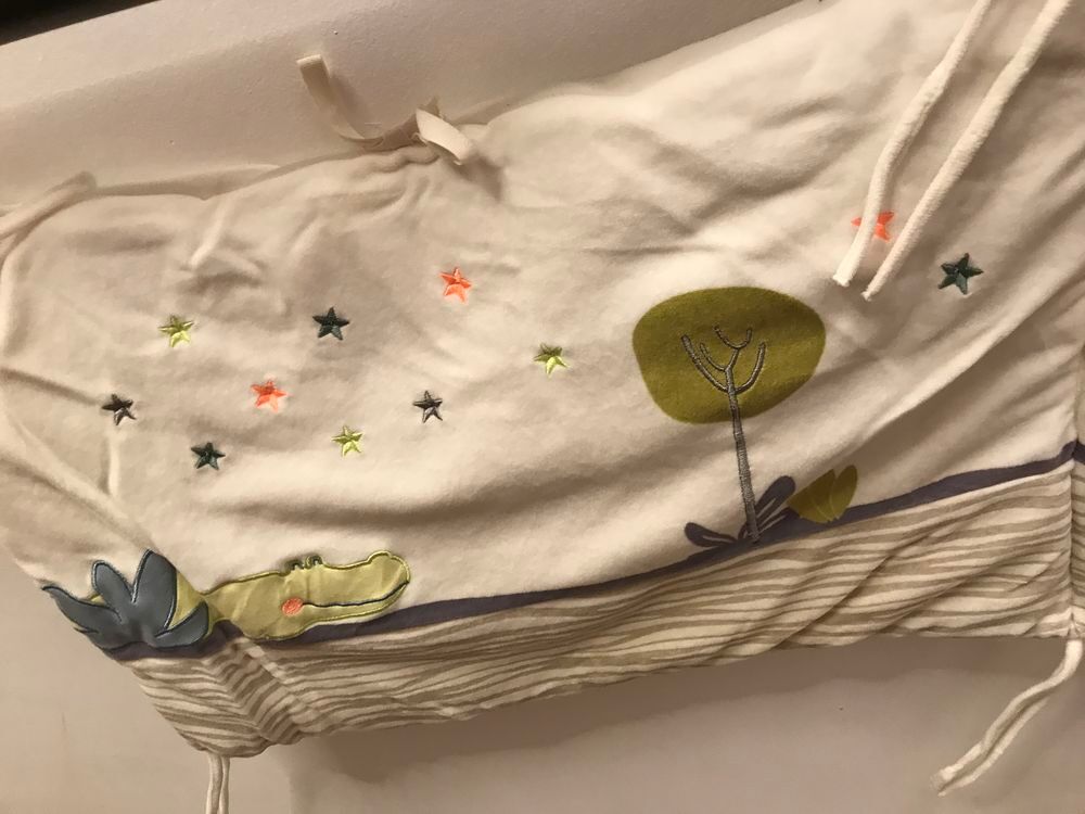 tour de lit BEBE Puériculture
