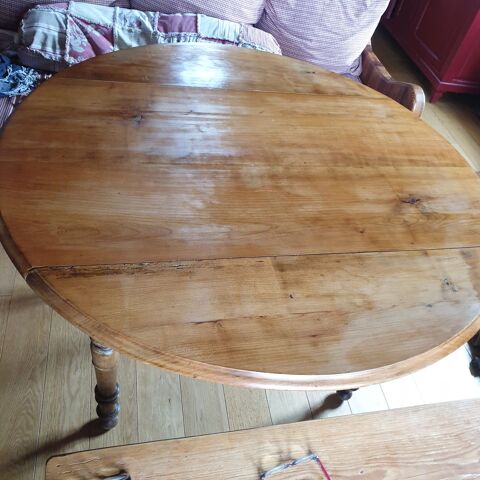 Tr�s jolie table 1ancienne 
1m10 . 55 Taintrux (88)