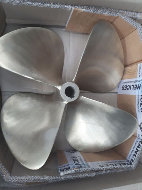 h�lice  bateau Saint-Mitre-les-Remparts (13)