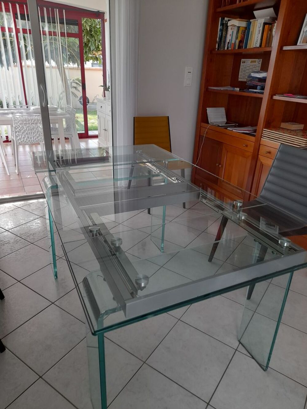 TABLE EN VERRE Meubles