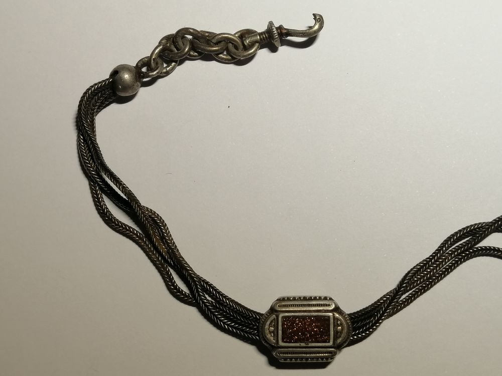 Ancienne chaine de montre gousset
XIX&egrave;me si&egrave;cle Bijoux et montres
