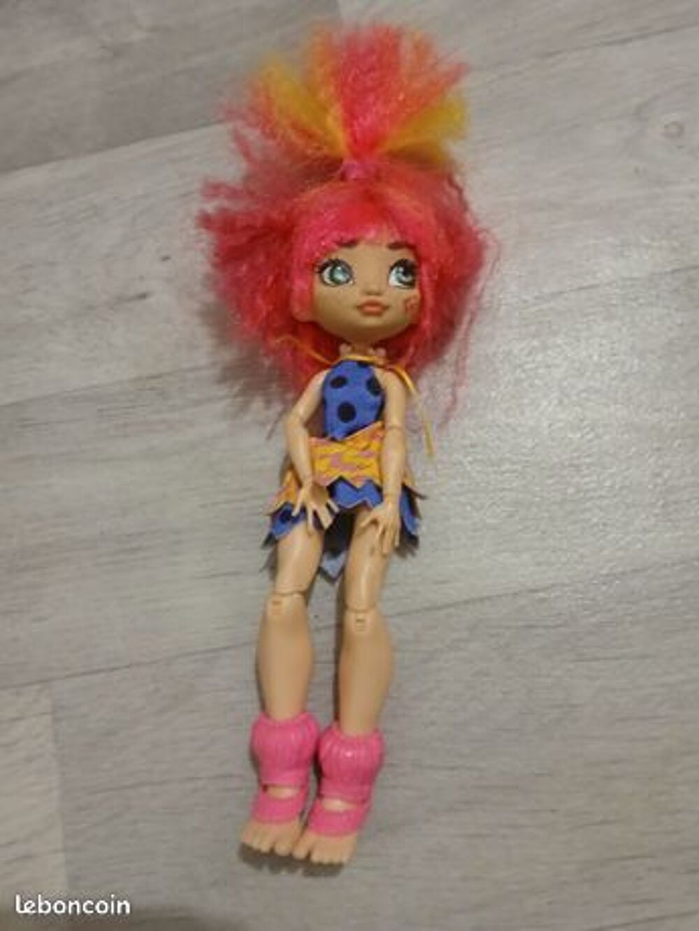2 poup&eacute;es Jeux / jouets