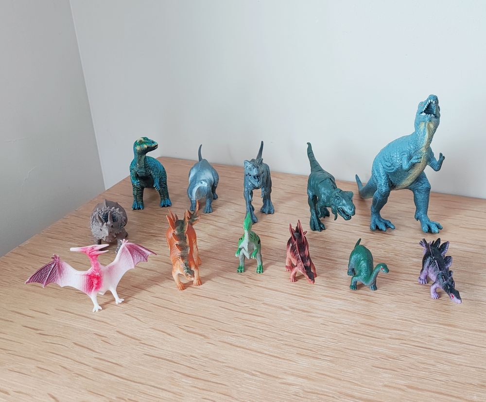 Lot de 12 petits dinosaures Jeux / jouets