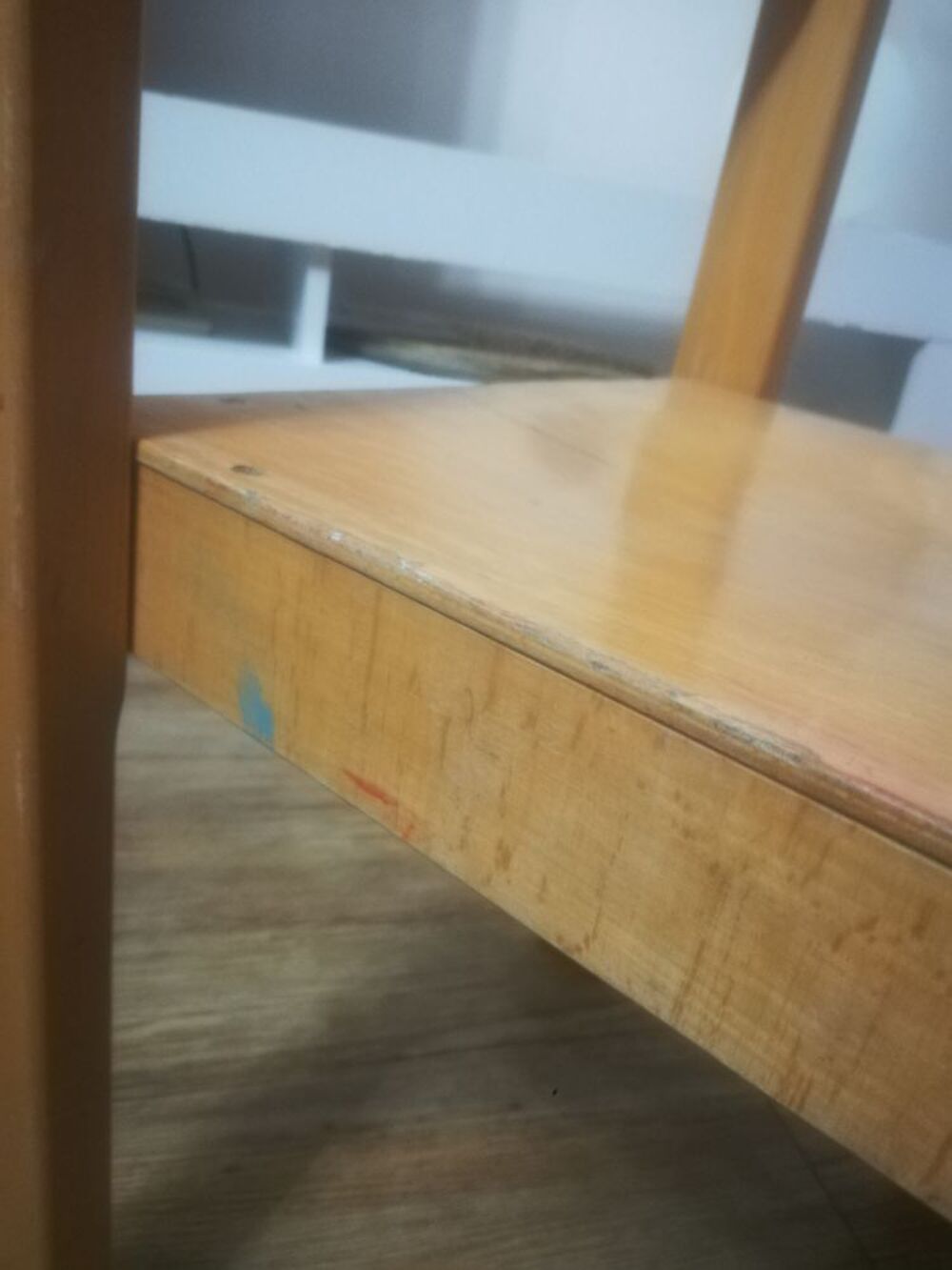 Petite chaise d'&eacute;colier, d'enfant en bois clair/ A r&eacute;nover Mobilier enfants