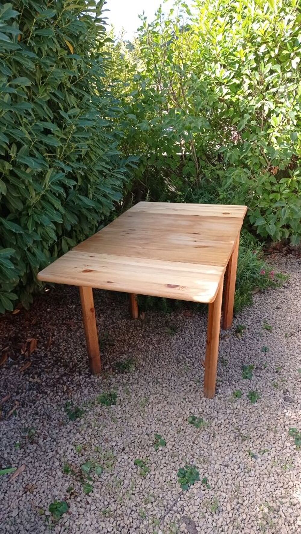 Table dot&eacute;e de 2 rallonges Meubles