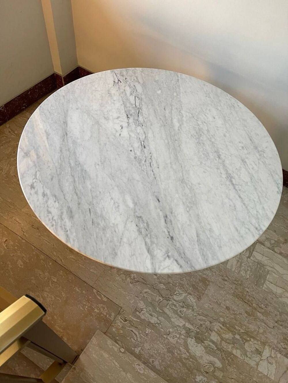 Mobilier de Salle &agrave; Manger Table Tulipe Eero Saarinen Meubles
