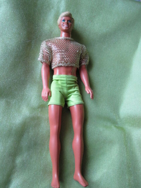 Poupe  mannequin homme ,Mattel  , Ken ,  blond  ,  en short 12 Goussainville (95)