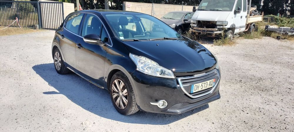 208 1.6 e-HDi 92ch FAP BVM5 BLUE LION Business 2014 occasion 66000 Perpignan