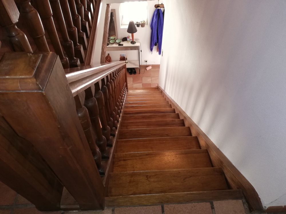 Rampe d'escalier en bois massif, tr&egrave;s cossu. Bricolage