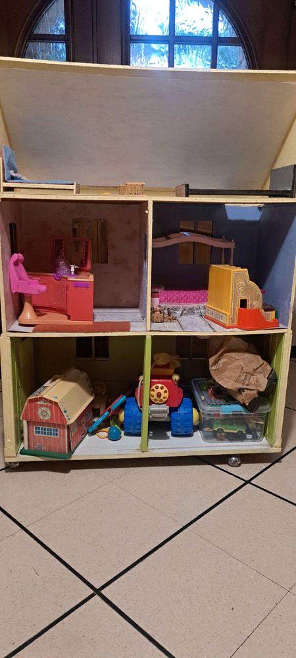 Maison de poup&eacute;es en bois Jeux / jouets