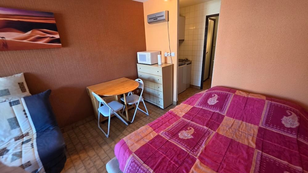 Vente Appartement LE CAP D'AGDE : Secteur du môle (Proche plage 150m et commerces de la flânerie) 1er étage: studio / loggia (21.86m² + 5.10m² loggia). Le cap d agde