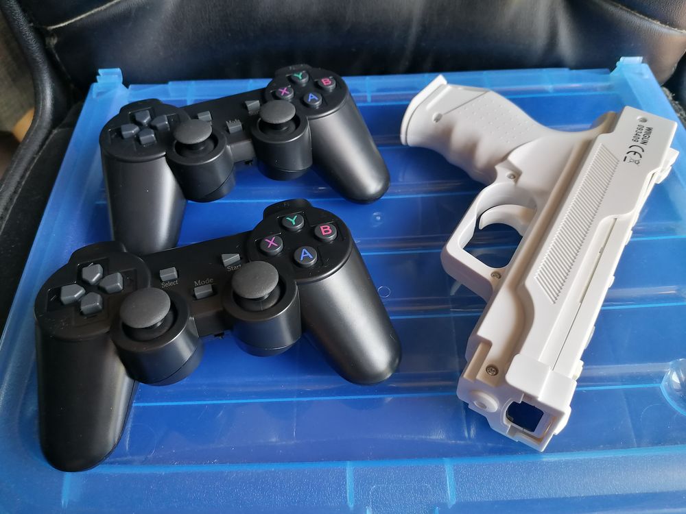 MINI CONSOLE RETROGAMING i5 7Gen + 2 LightGun e 2 gamepad Consoles et jeux vidéos