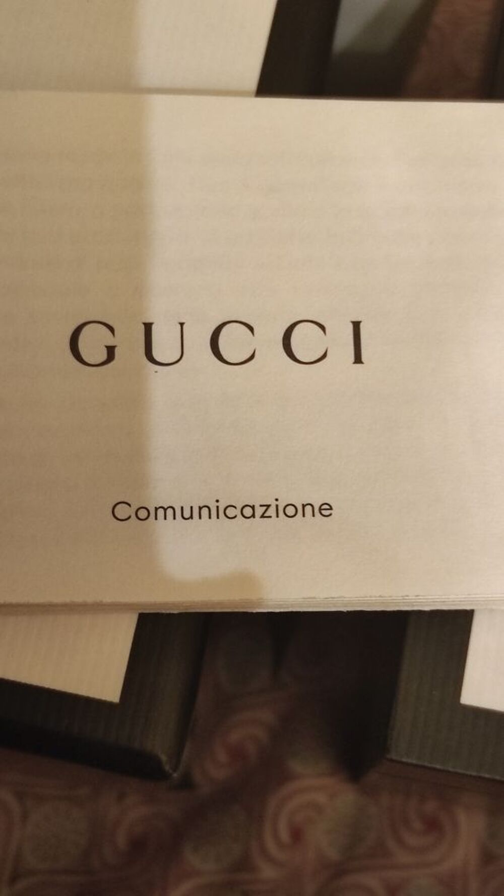 montre haut de gamme Gucci avec certificat , &eacute;crin d'origine Bijoux et montres