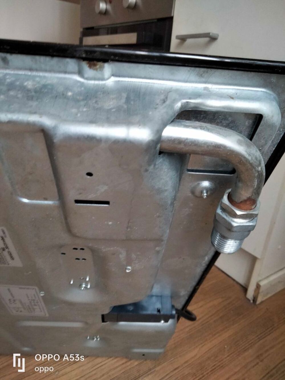 machine &agrave; coudre, plaque de cuisson &agrave; gaz, petite t&eacute;l&eacute;vision Electroménager