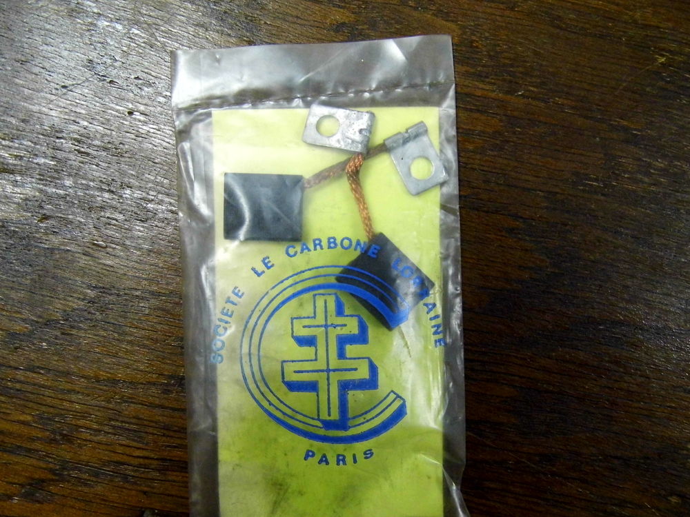 Jeu de 2 balais carbone lorraine Ducellier UX 39 charbons alternateur voiture ancienne Citroen 2 CV 