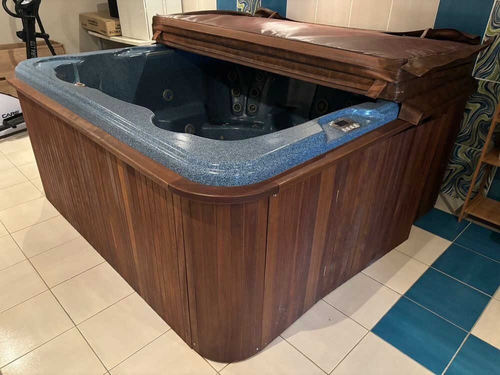 SPA Jacuzzi 5 personnes Meubles