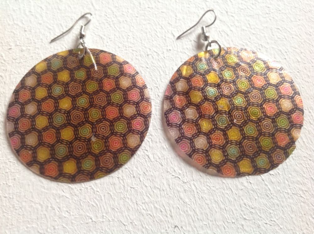 BOUCLES OREILLES FEUILLE NACR&Eacute; impr. CERCLES Envoi Possible
Bijoux et montres