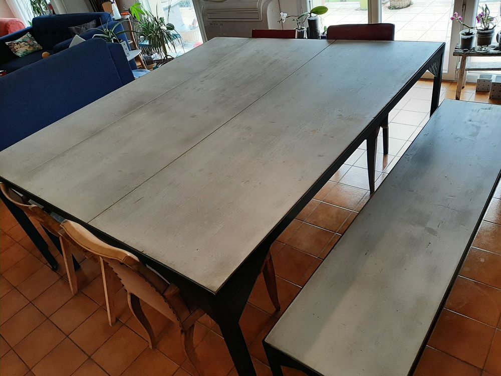 Table salle &agrave; manger et bancs Meubles