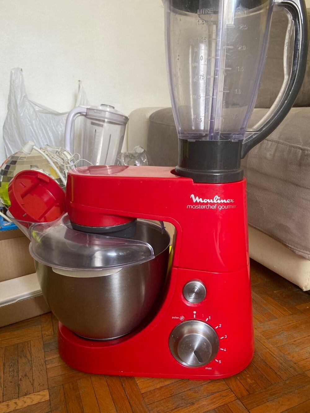 robot p&acirc;tissier rouge moulinex avec 3 embout et couvercle et un mixeur Electroménager