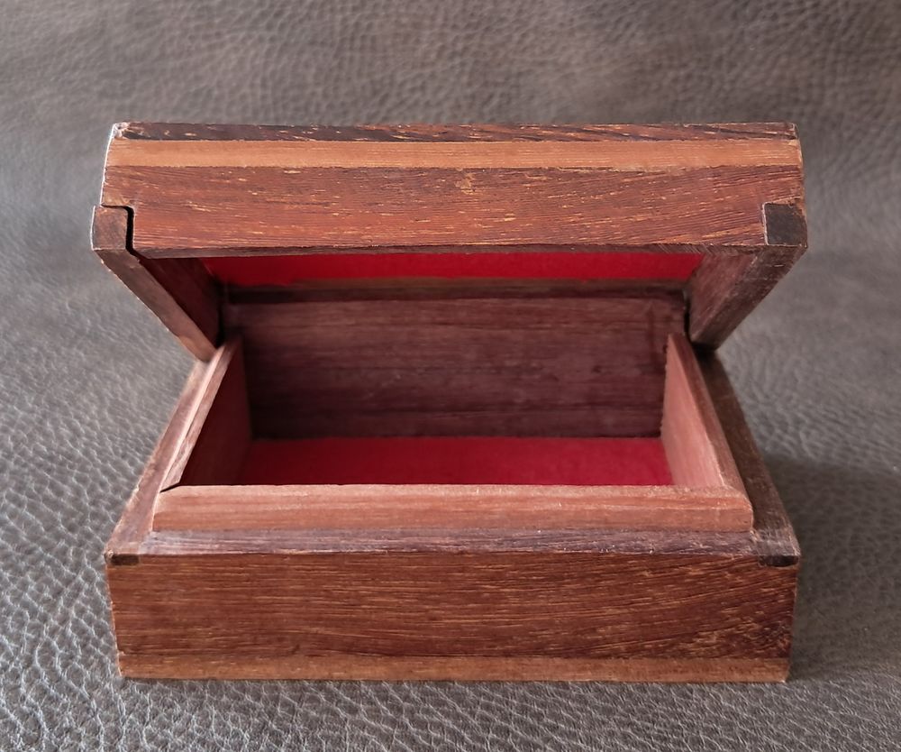 bo&icirc;te en bois et marqueterie Décoration