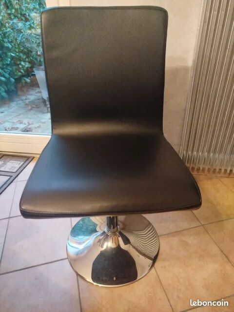 Chaise noire
15 Beauvais (60)