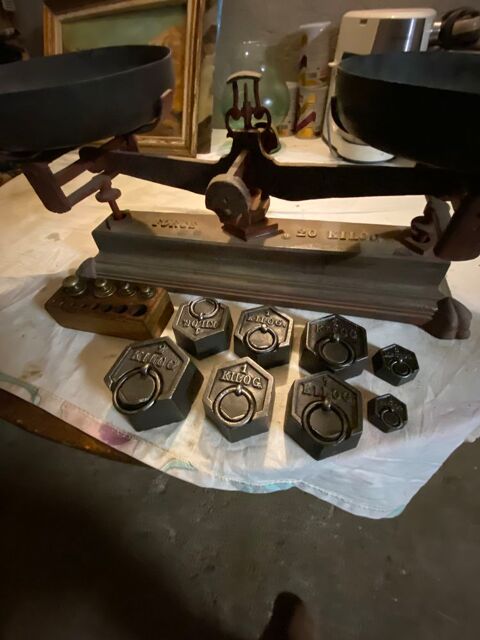 Balance ancienne avec poids 35 Rigarda (66)