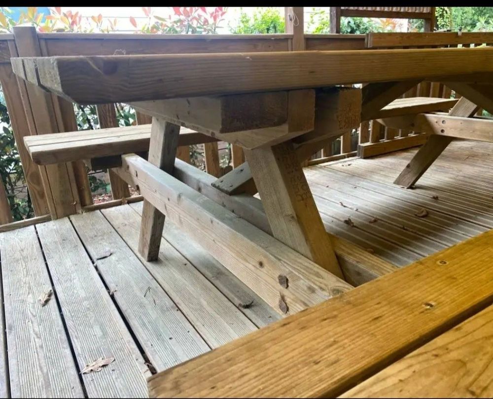 AV TABLE BANCS EN PIN CLASSE 4 
QUALITE ARTISAN Meubles