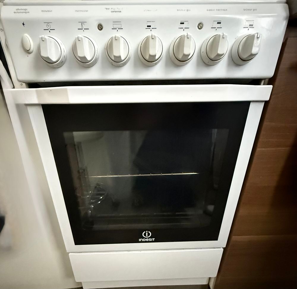 Cuisini&egrave;re mixte Indesit 3 gaz/1 &eacute;lectrique - Four catalyse Electroménager