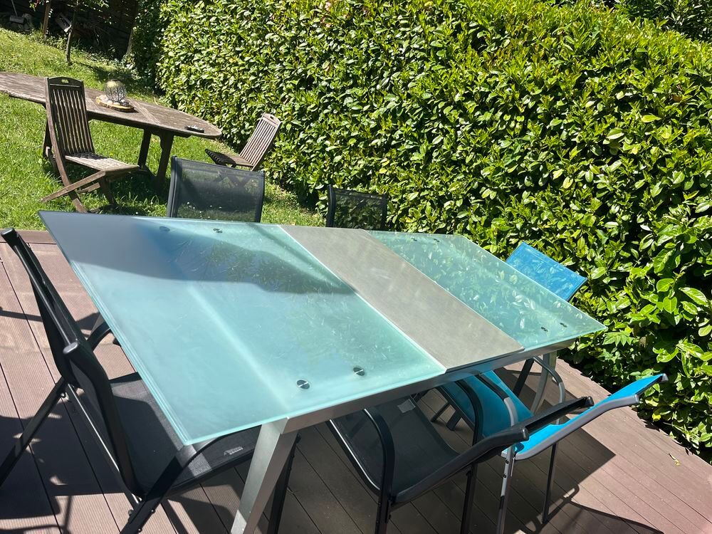 Table de salle &agrave; manger extensible. Meubles