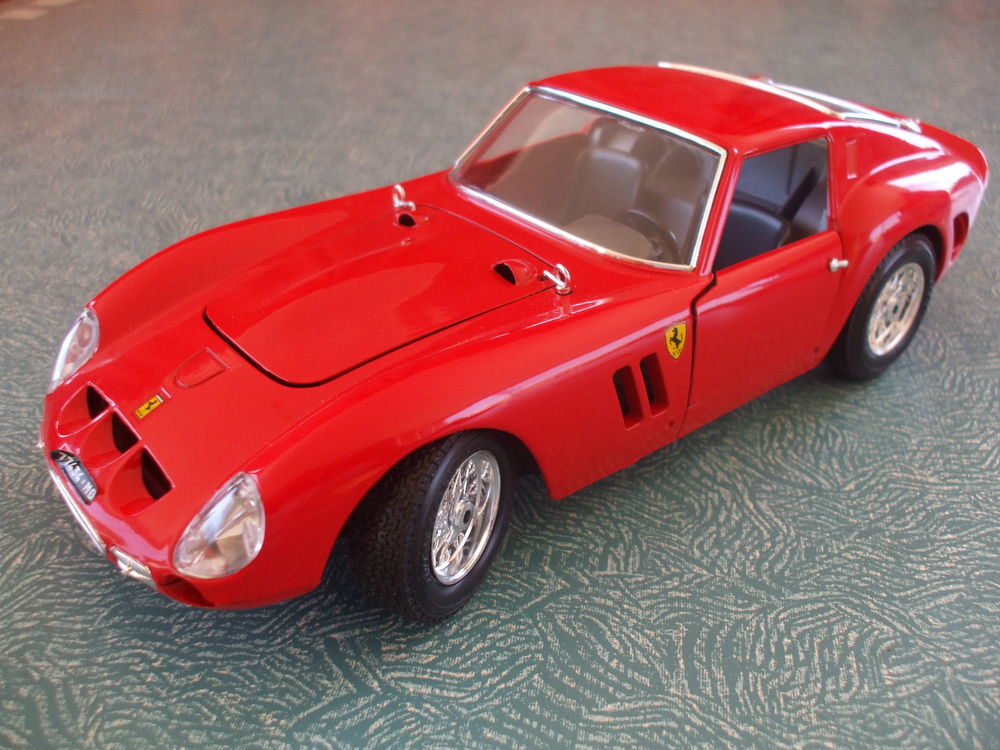 REF: 3011 FERRARI GTO ROUGE 1962 Jeux / jouets