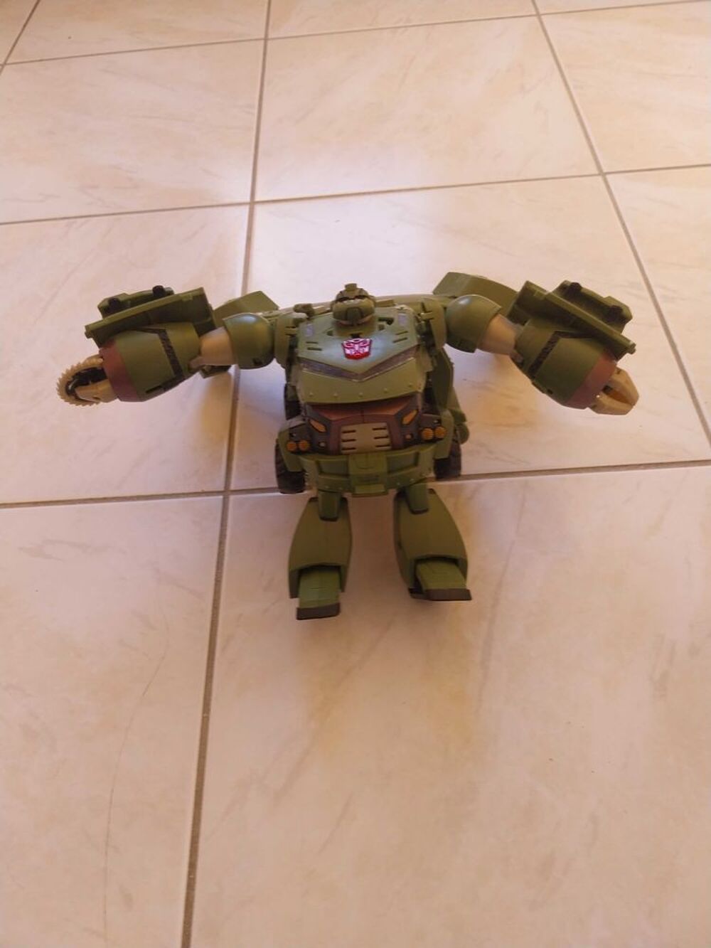 Transformers Robot camion arm&eacute;e. 