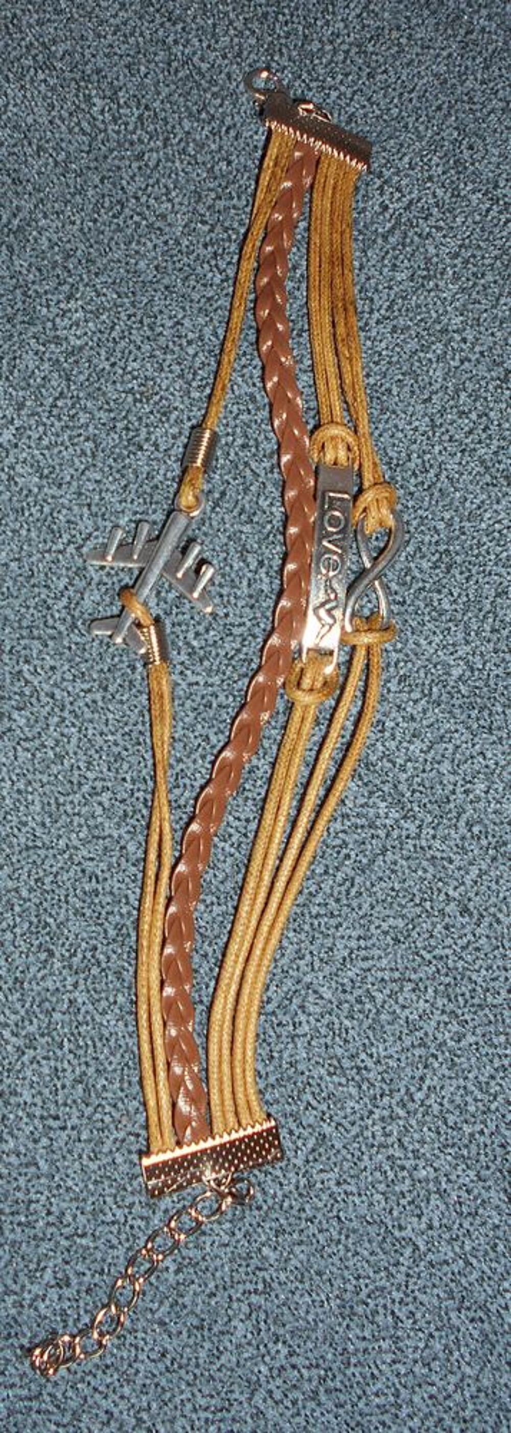 bracelet cuir marron avec lani&egrave;res &amp; breloques, neuf Bijoux et montres