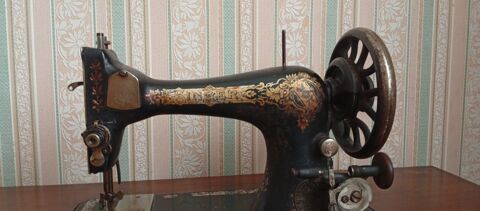Machine �  coudre 30 Melle (79)