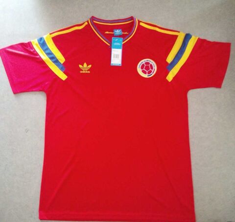 Tee-shirt football FEDERACION COLOMBIANA officiel Adidas original.
Taille L 
Jamais porté. 
Sur Amiens Rivery. 
Pas d'envoi. 15 € 15 Amiens (80)