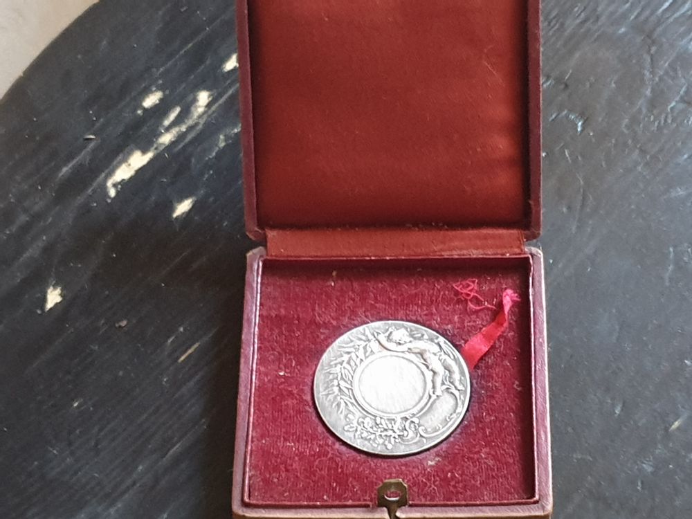 M&eacute;daille 