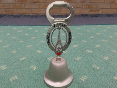 D�capsuleur - Clochette D�corative  Paris France  10 Arques (62)