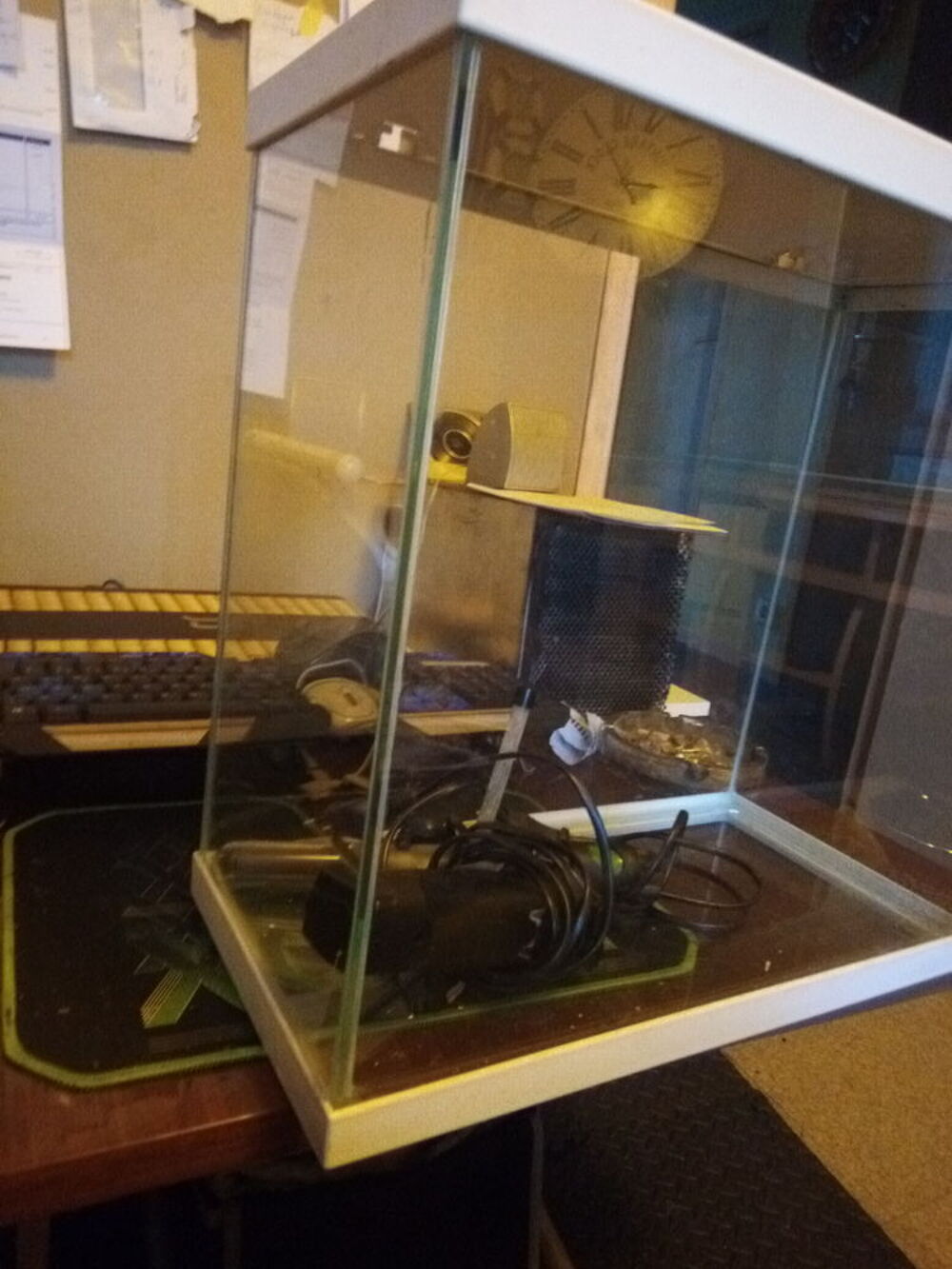 Aquarium avec pompe et r&eacute;sistance Electroménager