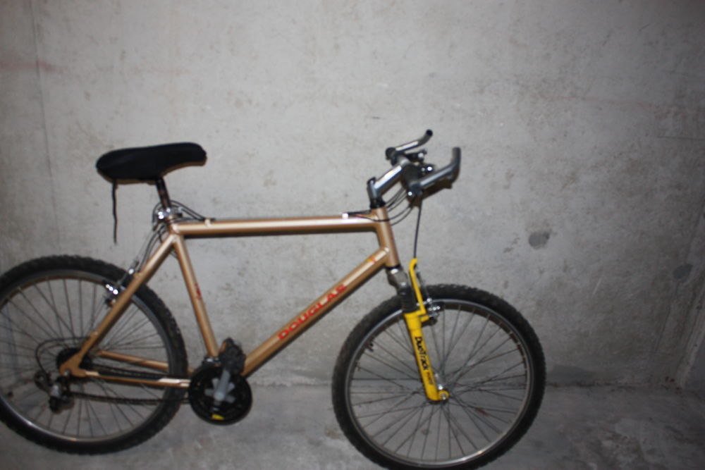 VTT HOMME MARQUE DOUGLAS Vélos