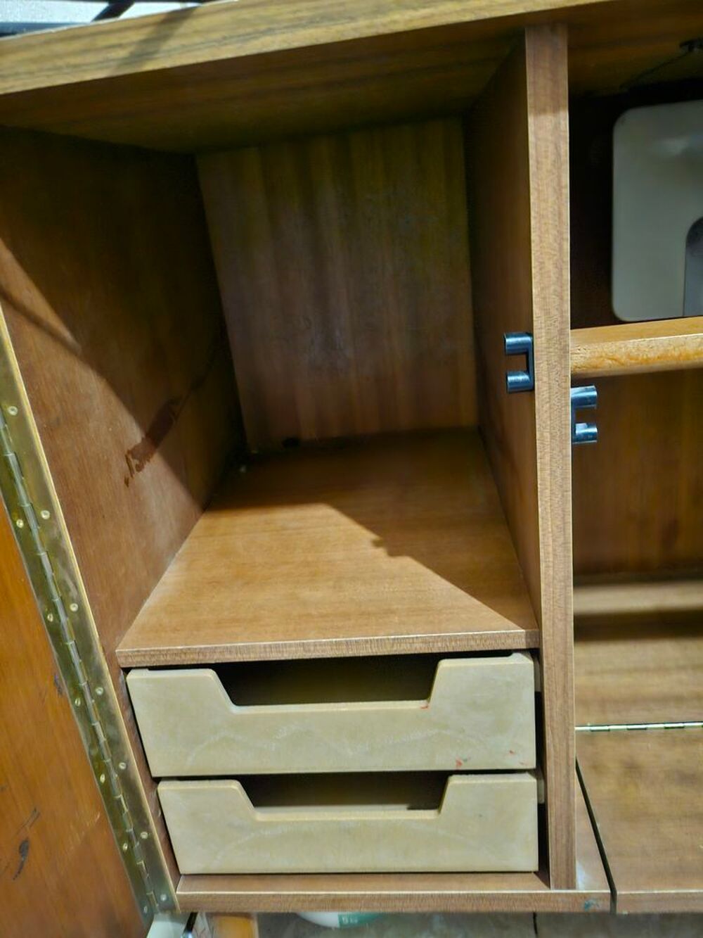 Meuble avec machine &agrave; coudre singer Meubles