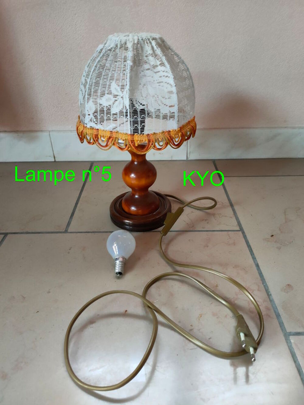 Lampe chevet-nuit bois &agrave; poser, abat-jour rond blanc tissu Décoration