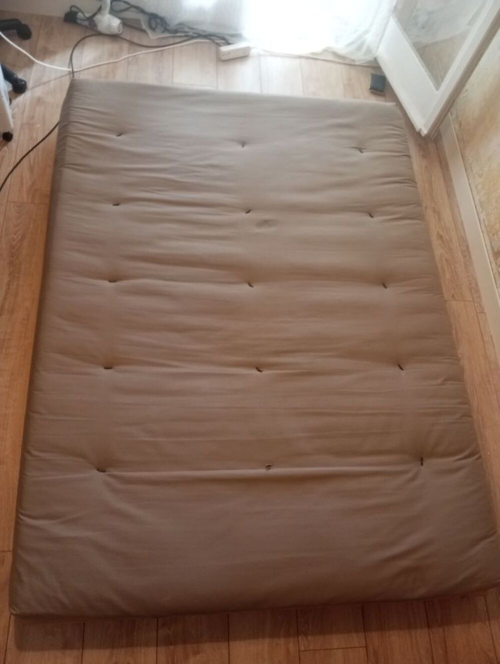 Lit et son matelas futon 140x200 Meubles