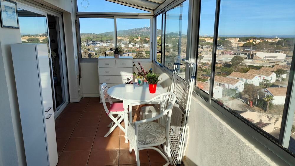 Vente Appartement LE CAP D'AGDE:, secteur Plage du môle, Vue dégagée + mer, résidence sécurisée ravalée en 2023, appartement 3 pièces au dernier étage avec ascenseur. Le cap d agde