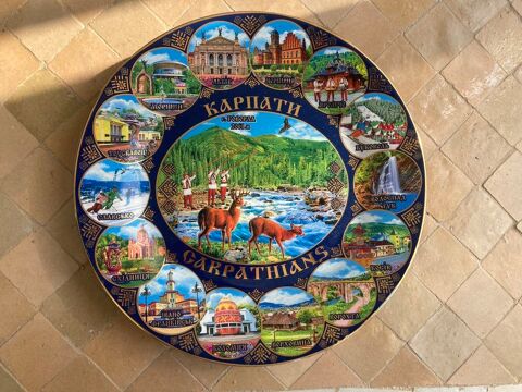 Assiette ukrainienne � vis�e d�corative 20 Paris 14 (75)