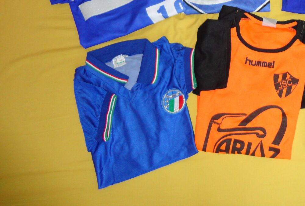 SEMELLE . ECHARPE . CASQUETTE.... MAILLOT ... Sports