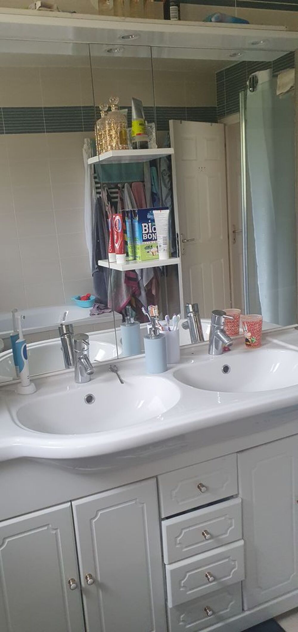 Meuble s. de bain, double Vasque C&eacute;ramique, Miroir
Meubles